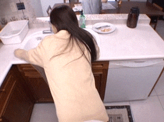 妹のおまんこをくぱぁ…垂れてくる精子がやばすぎる中出し近親相姦GIF画像