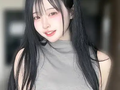  お尻すっぽんぽんになる子には見えない韓国インフルエンサー・モモリナ 