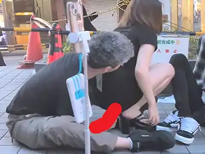 歌舞伎町でトー横女子のマ○コに挿入してるおっさん、激写されるｗｗｗ（動画あり）