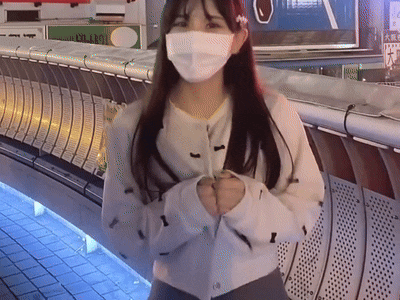 【衝撃】 有名店で無断お○ぱい露出行為をしていた女子大生(18) ⇒ 大炎上の末に乳首公開！