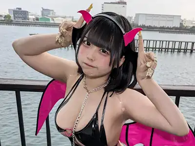 【画像】メスガッキ「サキュバスコスしてみたｗざぁ〜こ♡」ﾊﾟｼｬｯ
