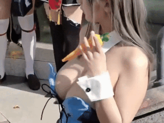 【動画あり】 コミケの爆乳コスプレイヤー、ガチで乳輪まで見えそうｗｗｗ