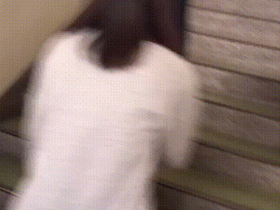 【エロGIF】友達にドッキリ仕掛けたら、おっぱいポロリ＆パンチラしてしまったｗｗｗ