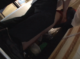 バイトの女の子にセ●ハラしまくる店長…営業中の店内でチンポぶち込まれ絶頂しちゃうメス堕ちGIF画像