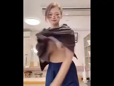 【放送事故】乳首もマンもがっつり!生配信中の素人がやらかしたエロハプニング映像まとめwwwww