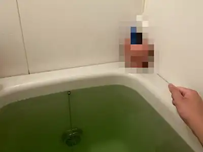 【画像】オナホを歯ブラシ立てに使っていた男性、女性たちに叩かれまくってしまうwwwwwwwww