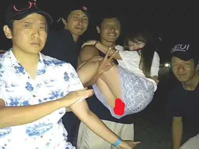 【無修正】YouTuberが街で ”お姫様抱っこ” 企画 ⇒ ノーパン美女がいてマ○コ丸見えになってしまうｗｗｗ