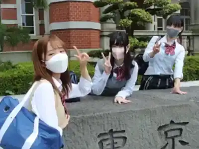 【画像】修学旅行中の女子校生さん、思い出に●メ撮りを量産してしまう......wwww