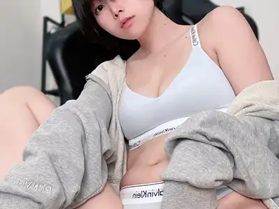 すみれch、エロ画像・動画まとめ!配信(FANZAライブチャット)でオナニー見せつけるボーイッシュ美女!(エロGIF動画あり)